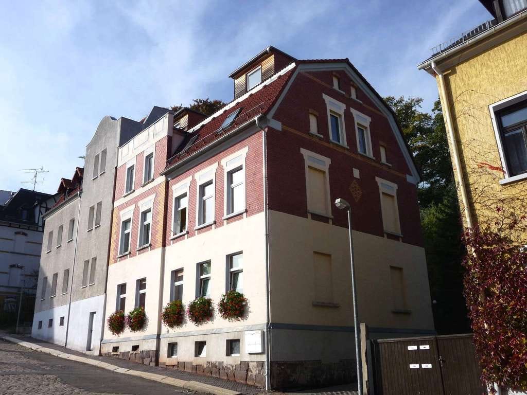 Immobilie in Crimmitschau - Mehrfamilienhaus mit attraktiver Rendite und Entwicklungspotenzial - Bild 0