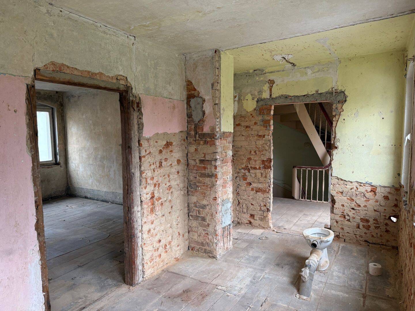 Immobilie in Schmölln - Charmantes Reihenhaus mit großem Potenzial im Herzen von Schmölln - Bild 4