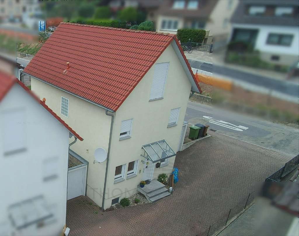 Immobilie in Königsbach-Stein - Einfamilienhaus mit schöner Terrasse und Garage - Bild 0