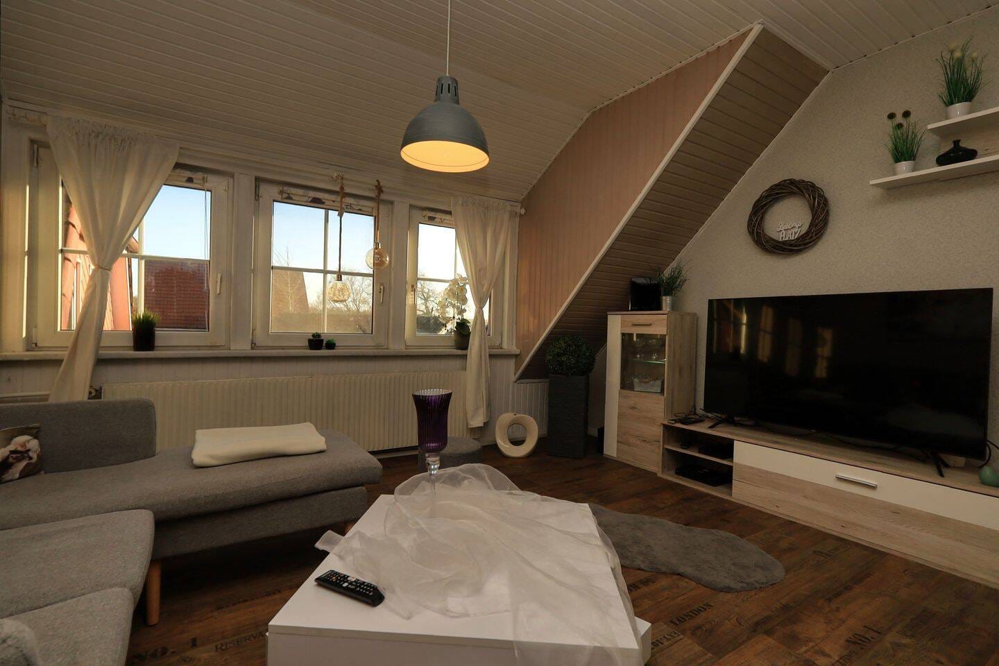 Immobilie in Loxstedt - Flexibel nutzbares Ein- bis Zweifamilienhaus in idyllischer Lage - Bild 3