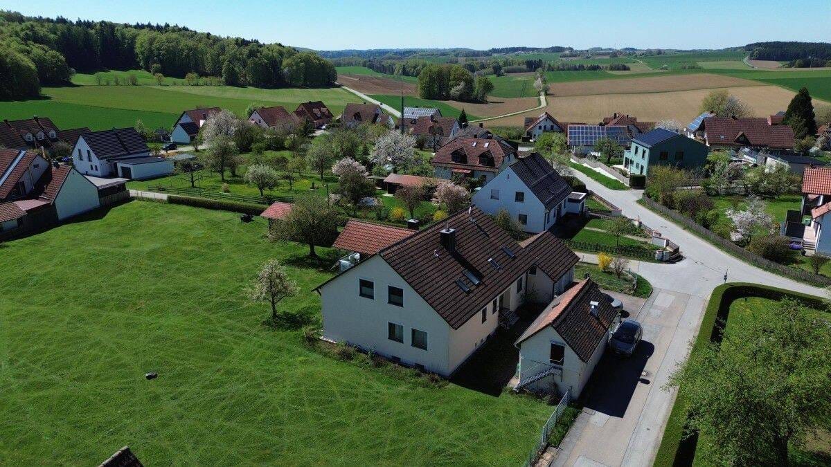 Immobilie in Lauterhofen - Ein Stück Dorfidylle: Zweifamilienhaus mit großem Garten!       Trautmannshofen - Bild 4
