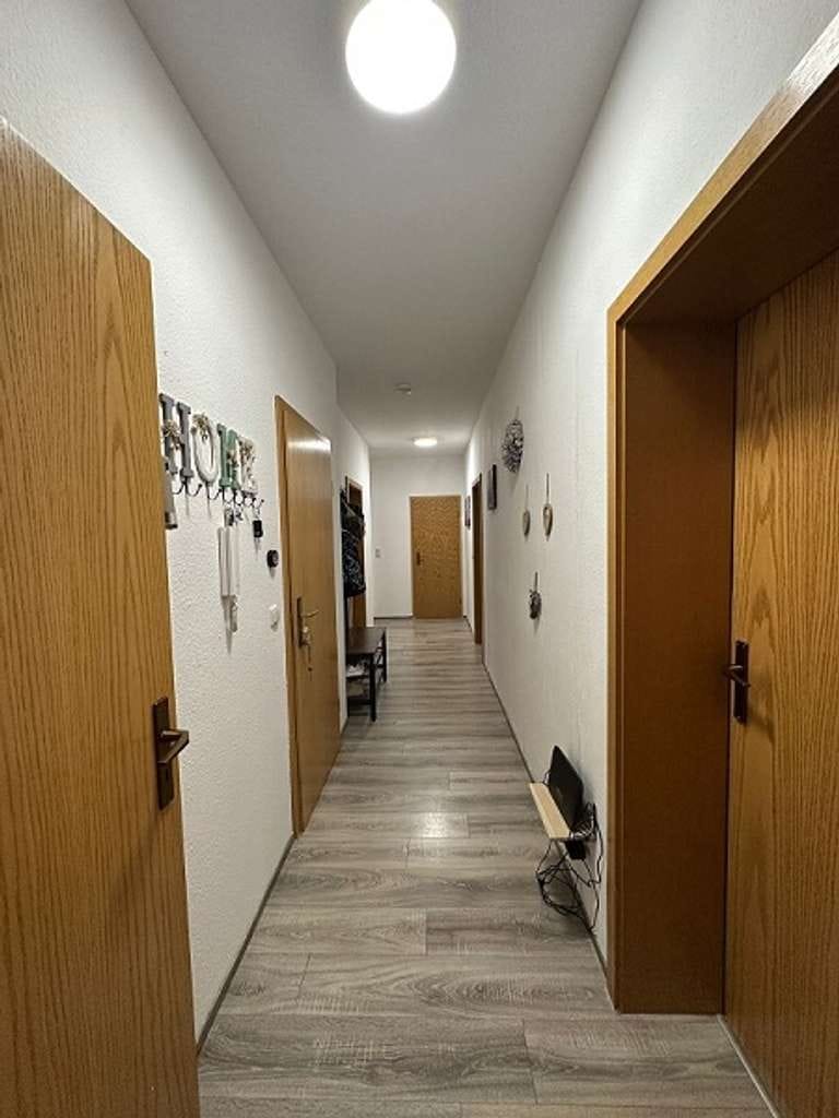 Immobilie in Reichenbach - Möblierte 3-Raum-Wohnung mit Balkon zu verkaufen - Bild 4
