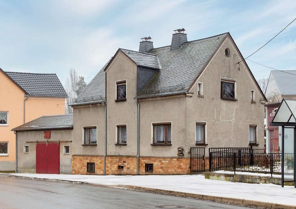 Immobilie in Chemnitz - Einfamilienhaus mit großen Garagen in Chemnitz OT Wittgensdorf zu verkaufen. - Bild 0
