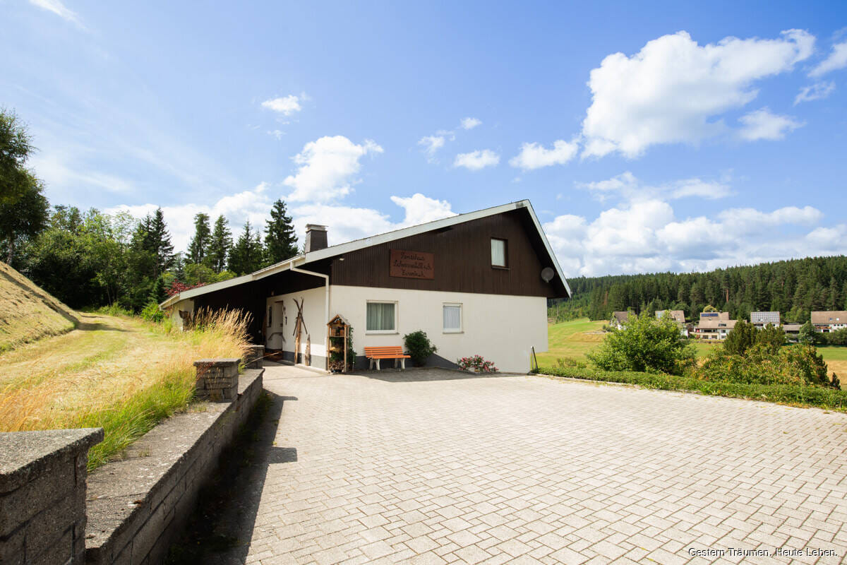 Immobilie in Eisenbach - Mehr als nur ein Zuhause - Modernisiertes Wohnhaus mit Ausbaupotenzial auf 4.581 m² Grundstück - Bild 0