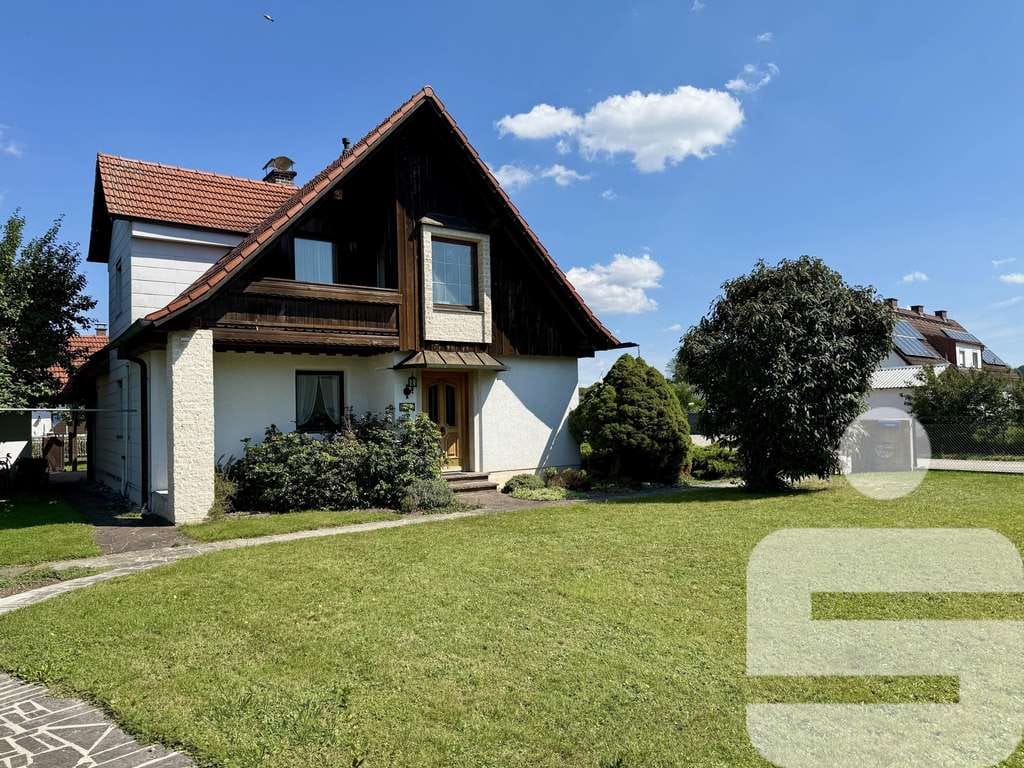 Immobilie in Garching an der Alz - Familienfreundliches Haus mit großem Grundstück
 - Bild 0