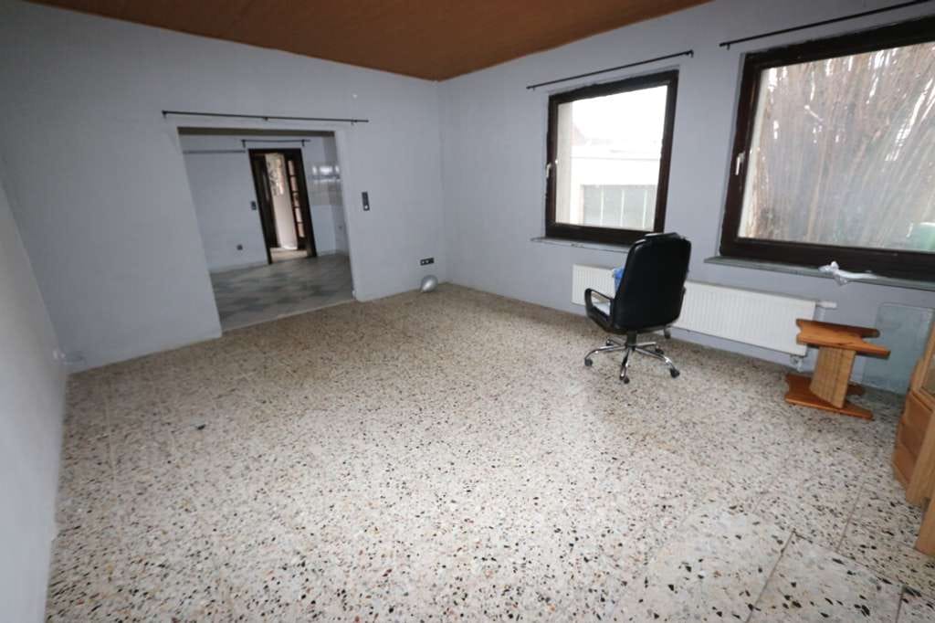 Immobilie in Jüchen - + Jüchen + EFH + sanierungsbedürftig + Bj. 1951 + ca. 857 m² Grundstück. + ca. 125 m² Wohnfläche + - Bild 1