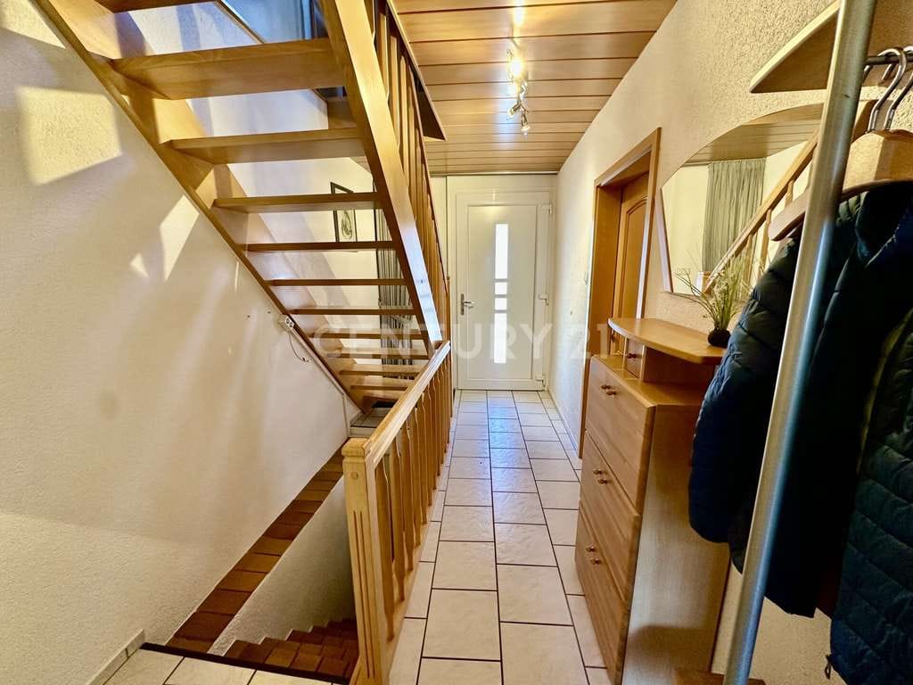 Immobilie in Lebach - Komfortables Einfamilienhaus mit idyllischem Garten, ausgebautem Dachboden und ohne Renovierungsstau - Bild 3