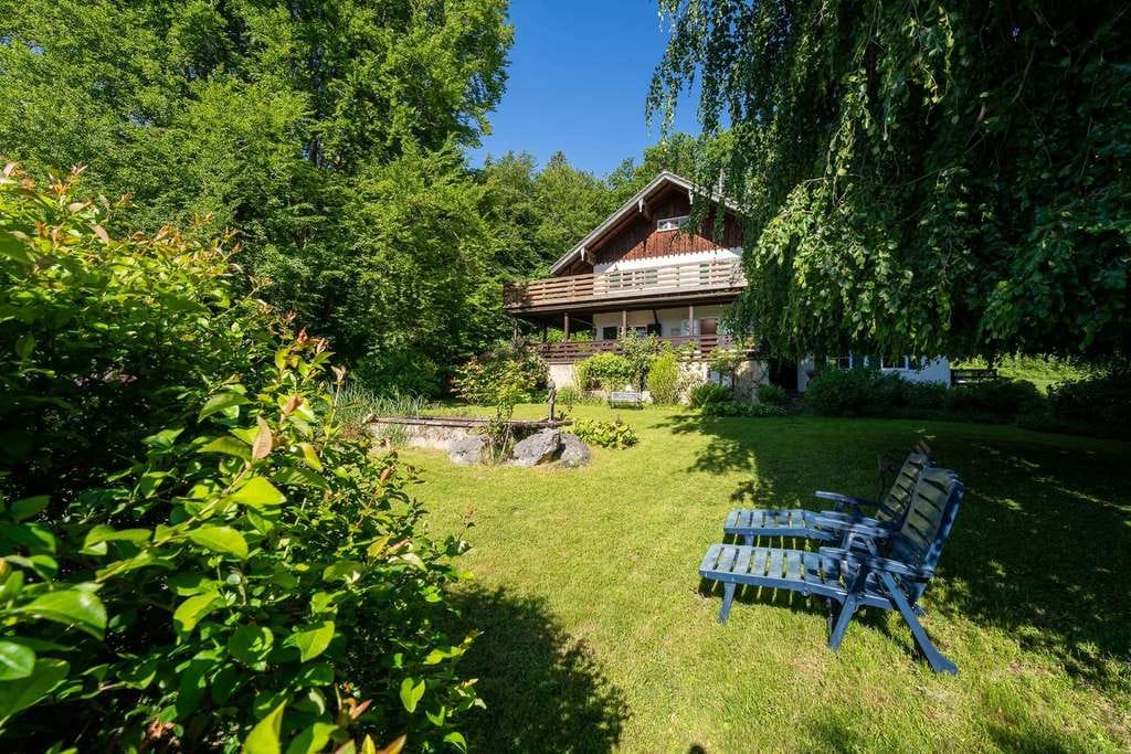 Immobilie in Waging am See - Ein Sehnsuchtsort im Chiemgau - Künstlerrefugium mit Stallungen, Wald & Wiesen - Bild 2
