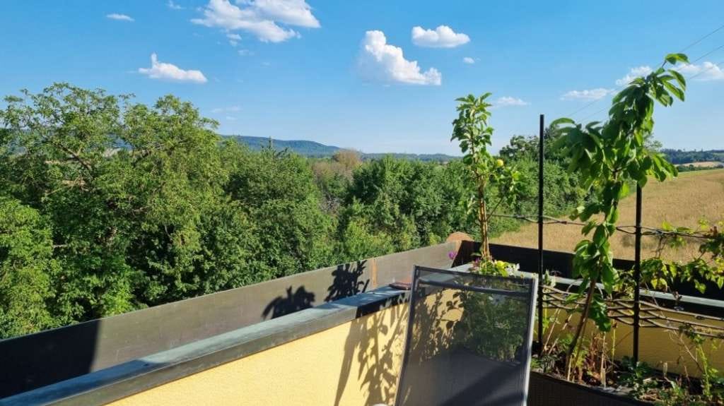 Immobilie in Litzendorf - Liebevoll modernisiertes Wohnhaus 
mit großzügiger Architektur und Panoramablick  - Bild 0