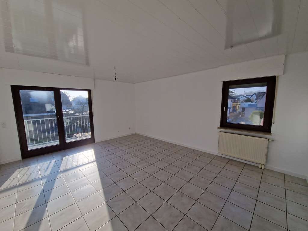 Immobilie in Stockstadt - helle 4-Zimmer Wohnung mit Stellplatz in Stockstadt am Rhein - Bild 0