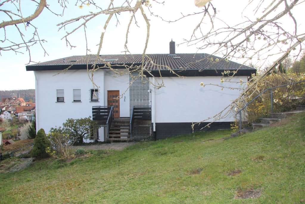 Immobilie in Schlitz - Traumlage mit Fernblick: Großzügiges Familienhaus mit Einliegerwohnung & Ausbaureserve - Bild 4