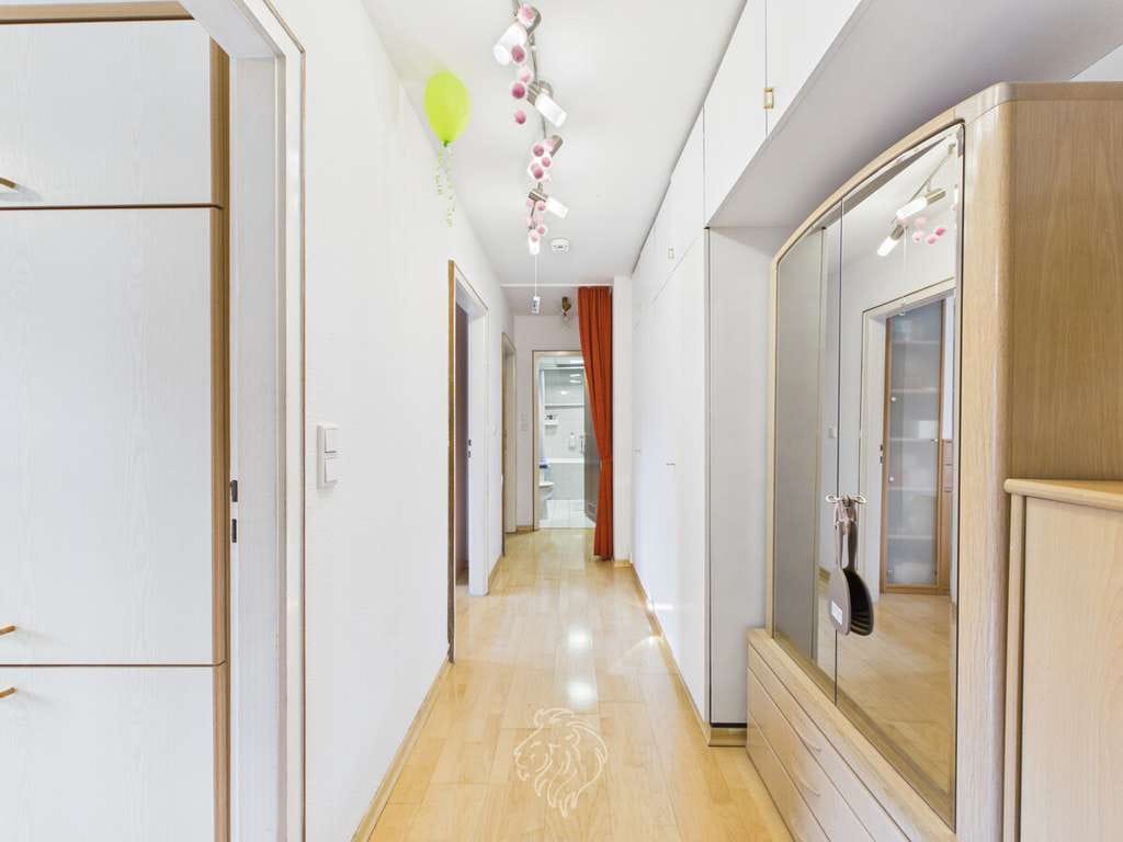 Immobilie in Würzburg - Investoren aufgepasst: Vermietete 3-Zimmer-Wohnung mit Balkon & Perspektive - Bild 2