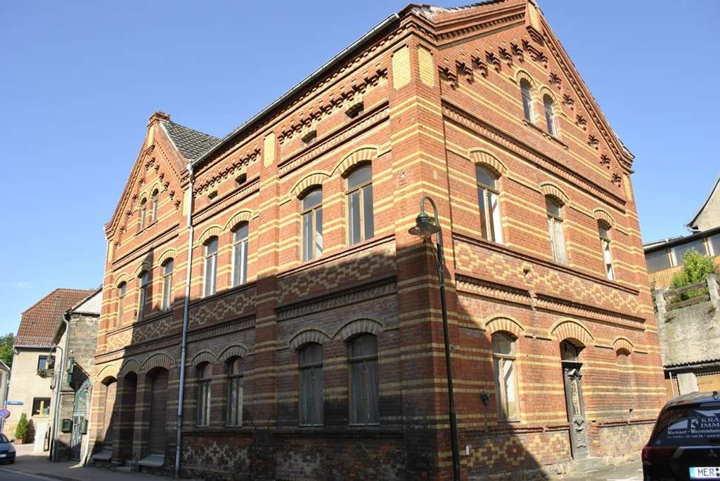 Immobilie in Bad Bibra - KAPITAL-ANLAGE ! Im Herzen der Stadt - Wunderschönes MFH / Wohn- & Geschäftshaus, WFl. 363 m² - Bild 2