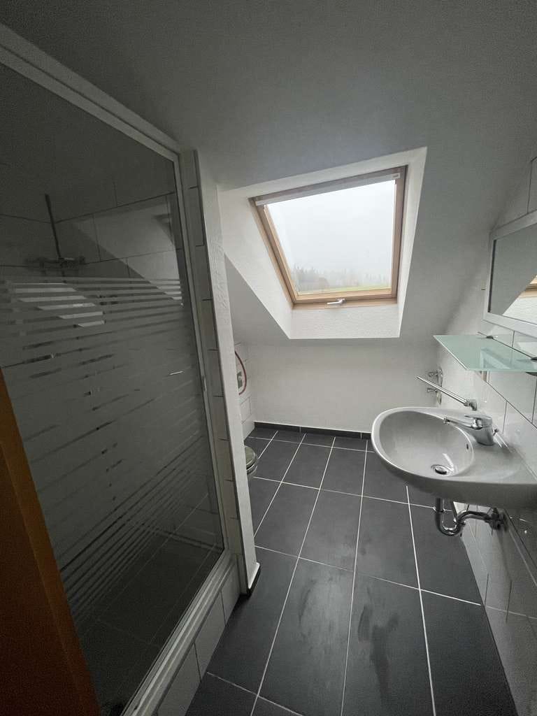 Immobilie in Neubulach - Schöne Dachgeschosswohnung in Neubulach-Liebelsberg – Ruhige Lage am Ortsrand mit Wanderwegen - Bild 1