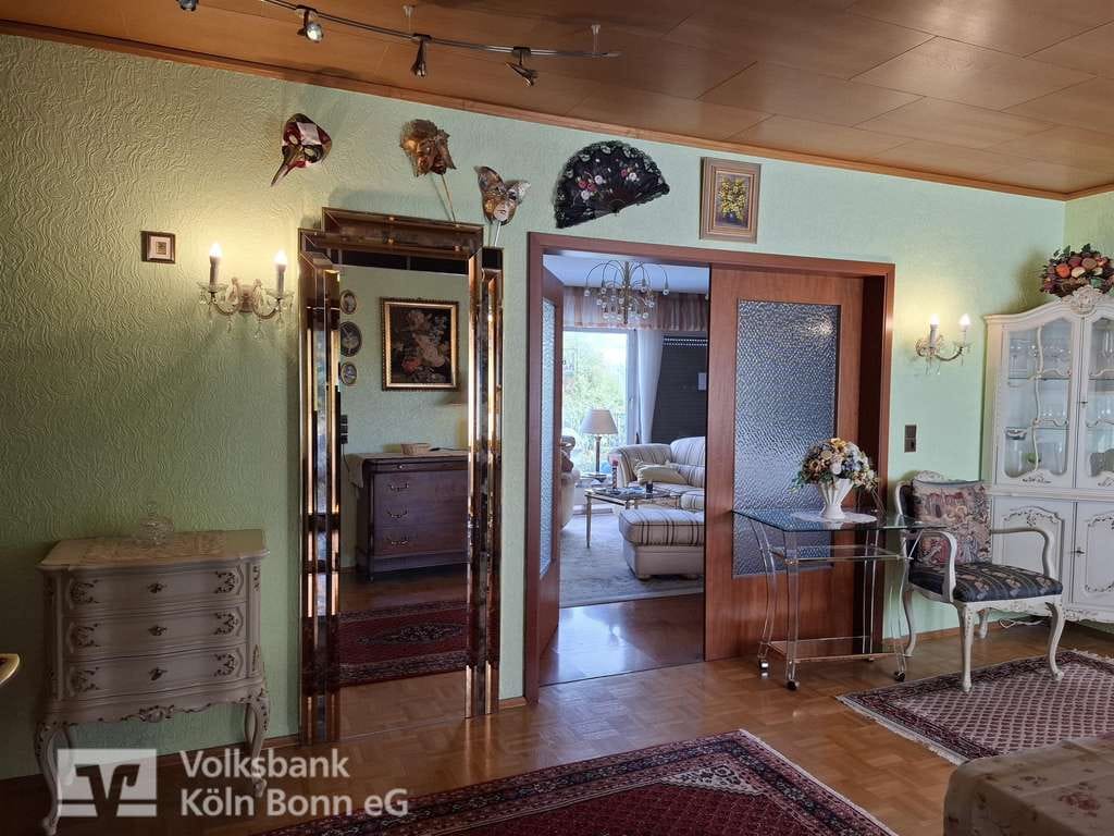 Immobilie in Bad Honnef - Bad Honnef-Aegidienberg-Großzügiges Zweifamilienhaus mit schönem Garten. - Bild 2