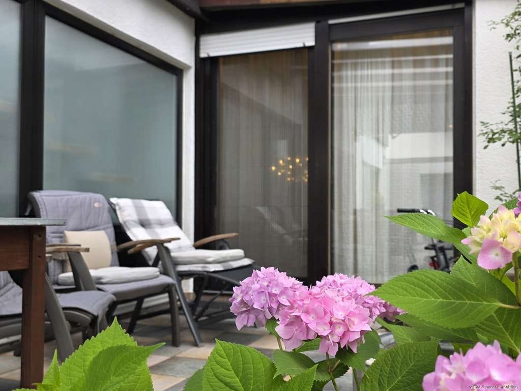 Immobilie in Freigericht - OSTHOF & RAINER IMMOBILIEN
Architektonisches Mehrfamilienhaus mit außergewöhnlichem Garten! - Bild 2