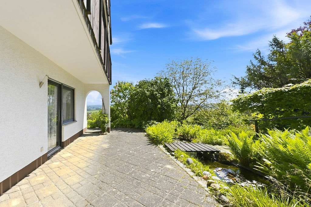 Immobilie in Emtmannsberg - Jeden Tag wie Urlaub – Wohnen mit Fernblick, Terrasse & Gartenparadies! - Bild 4