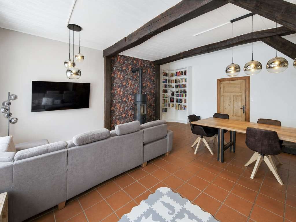 Immobilie in Herzhorn - Historischer Wohntraum unter Reet – 7 Zimmer, Kamin, Ausbaupotenzial und eingezäunter Garten - Bild 3