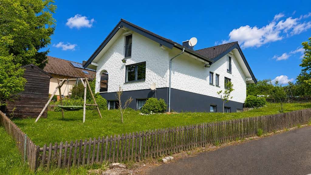 Immobilie in Pfalzgrafenweiler - Viel Platz für die Familie – modernisiertes Haus mit Einliegerwohnung in ruhiger Lage Herzogsweilers - Bild 2
