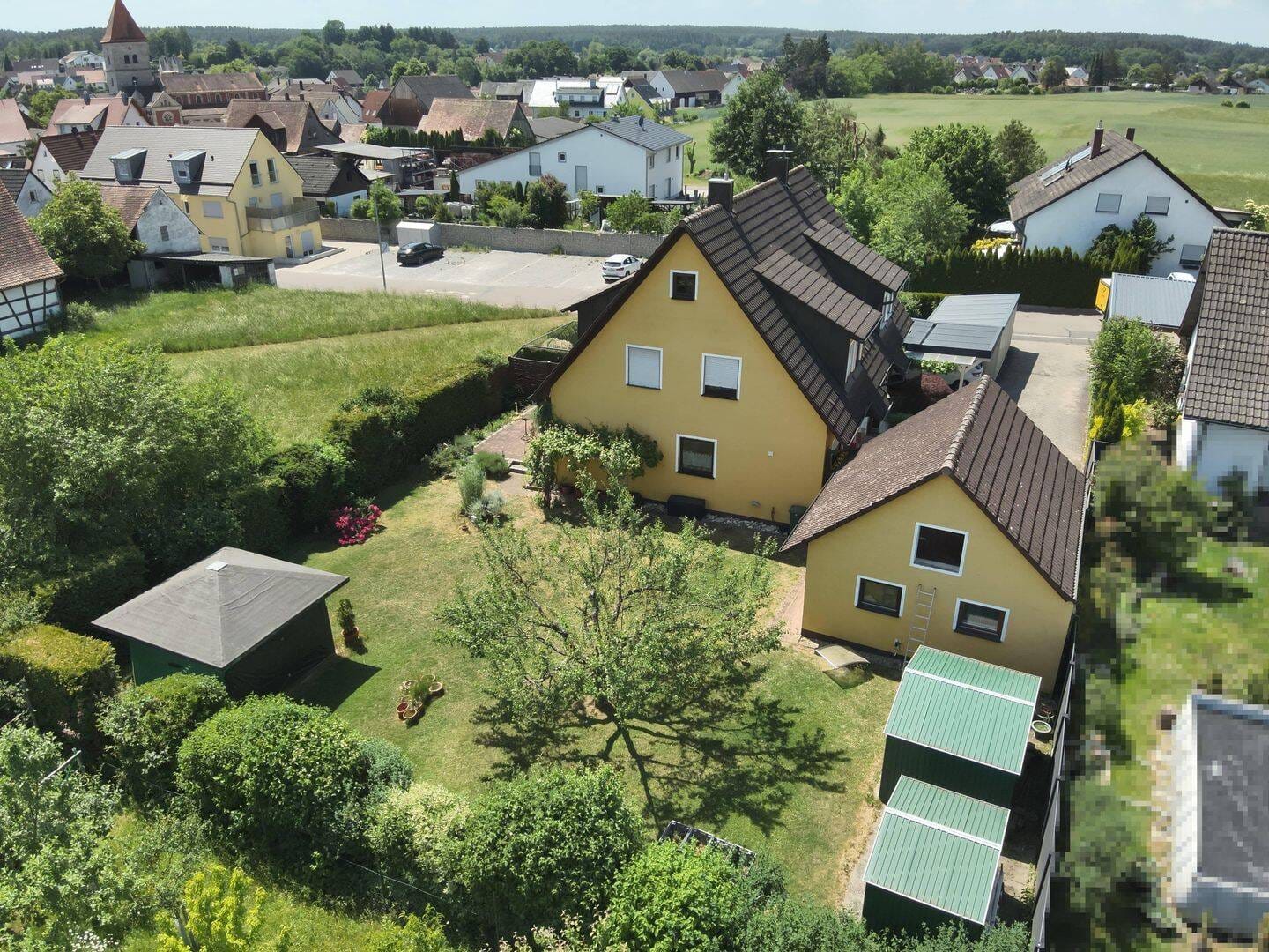 Immobilie in Heroldsbach - Gepflegte Doppelhaushälfte mit idyllischen Garten in ruhiger und attraktiver Lage in Heroldsbach - Bild 2