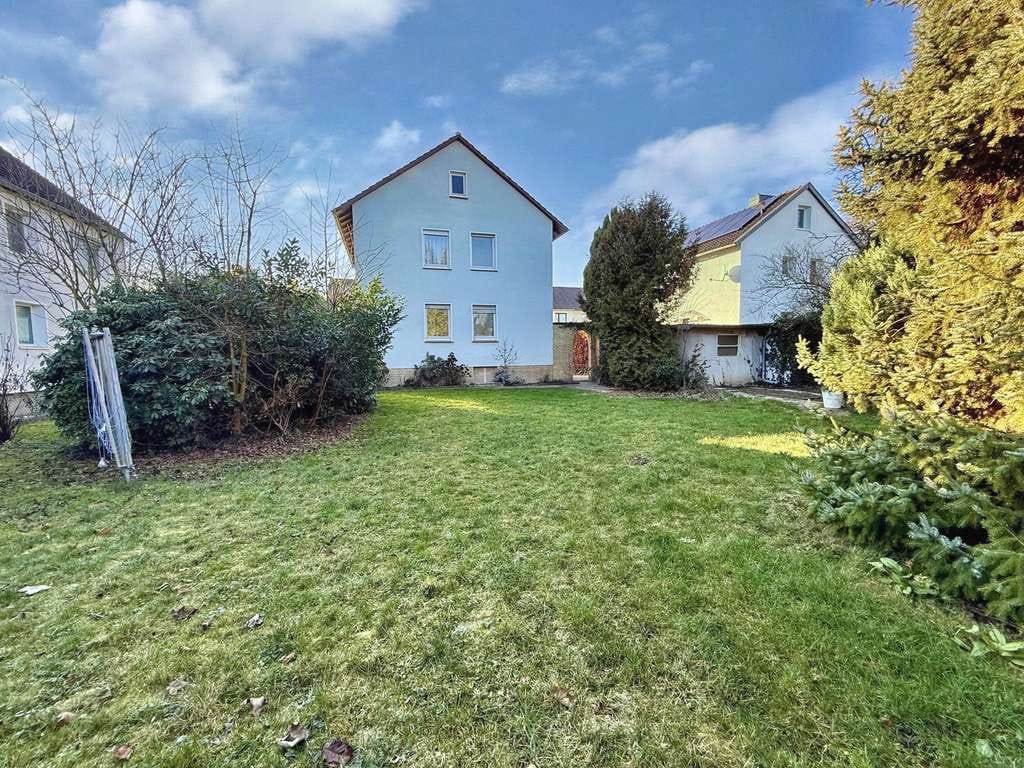 Immobilie in Pattensen - Einfamilienhaus mit 2 Vollgeschossen, Wintergarten, Keller und Garage in ruhiger Lage mit guter Verk - Bild 2