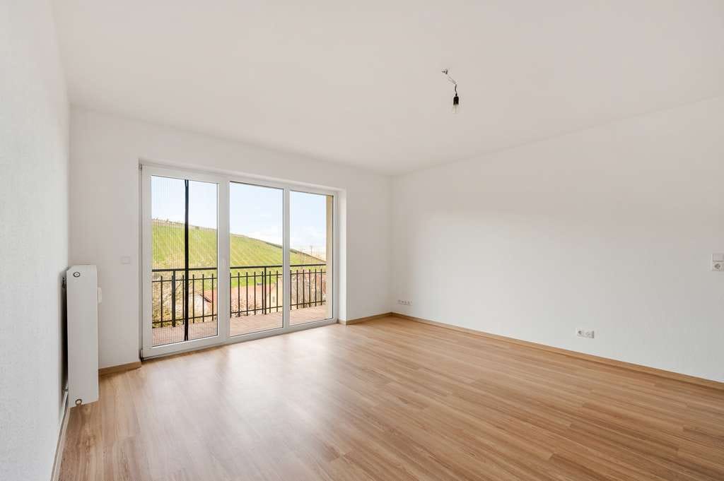 Immobilie in Geisenheim - Sanierte Drei-Zimmer-Wohnung mit traumhaftem Blick in die Weinberge - Bild 1