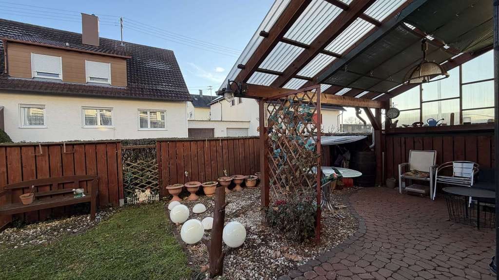 Immobilie in Bondorf - Zentrale Große 3-Zimmer Terrassen Wohnung mit Kamin & Außenstellplatz - Bild 2