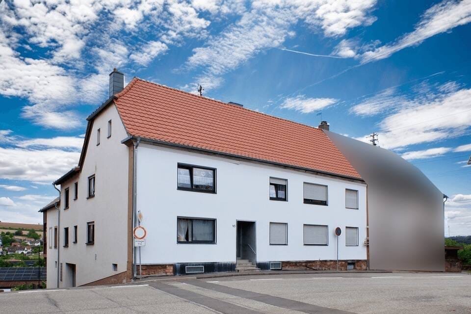 Immobilie in Hornbach - Gepflegtes Mehrfamilienhaus mit 4 Wohnungen in verkehrsgünstiger Lage in Hornbach - Bild 1