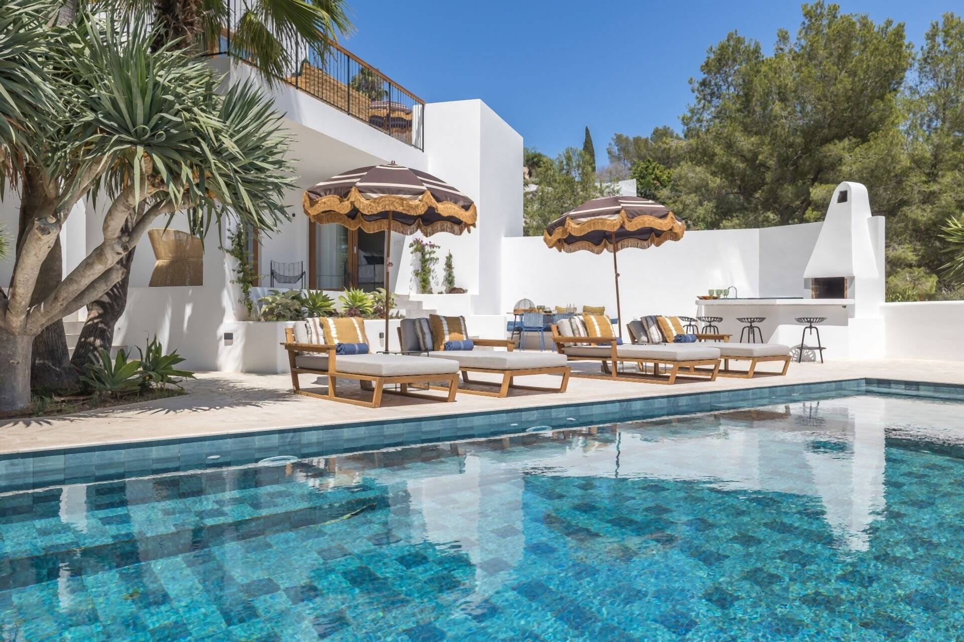 Immobilie in Miesitz - Atemberaubende renovierte Villa mit sechs Schlafzimmern mit Meerblick und in Dalt Vila in Can Furnet - Bild 0