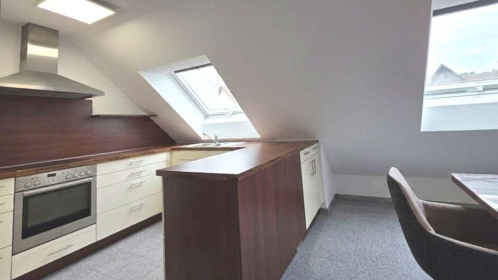 Immobilie in Gemmrigheim - Exklusives Wohnerlebnis in Gemmrigheim: Kernsanierte 4-Zimmer-Maisonette mit Galerie, Aufzug und Wei - Bild 4