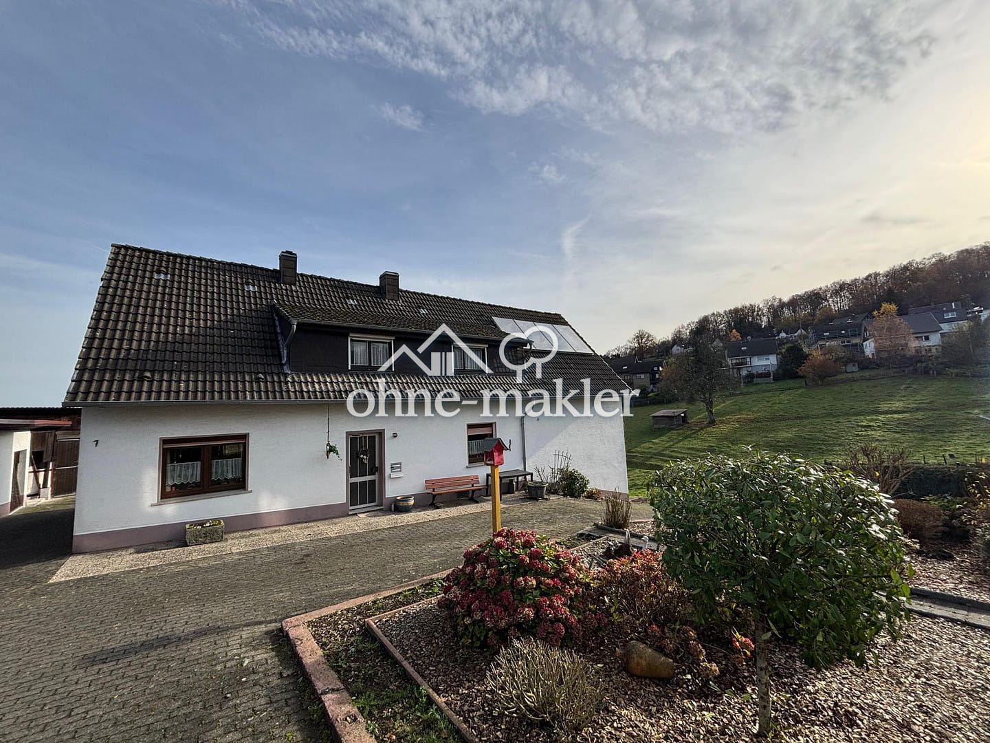 Immobilie in Lindlar - Bauernhof mit angrenzenden Grünflächen inkl Bachlauf - Bild 1