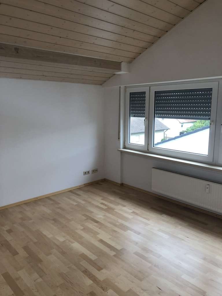 Immobilie in Sulzfeld - Attraktive Doppelhaushälfte mit zwei Wohneinheiten – in ruhiger Lage / ideale als Eigen-/Teilnutzung - Bild 3