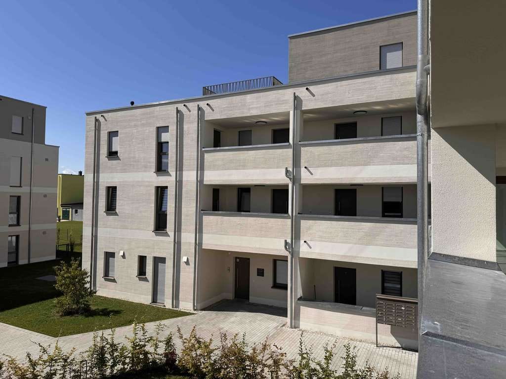 Immobilie in Mitterteich - Zwei Zimmer, zwei Balkone - geniale Wohnung mit barrierefreiem Zugang im 1. Obergeschoss - Bild 0