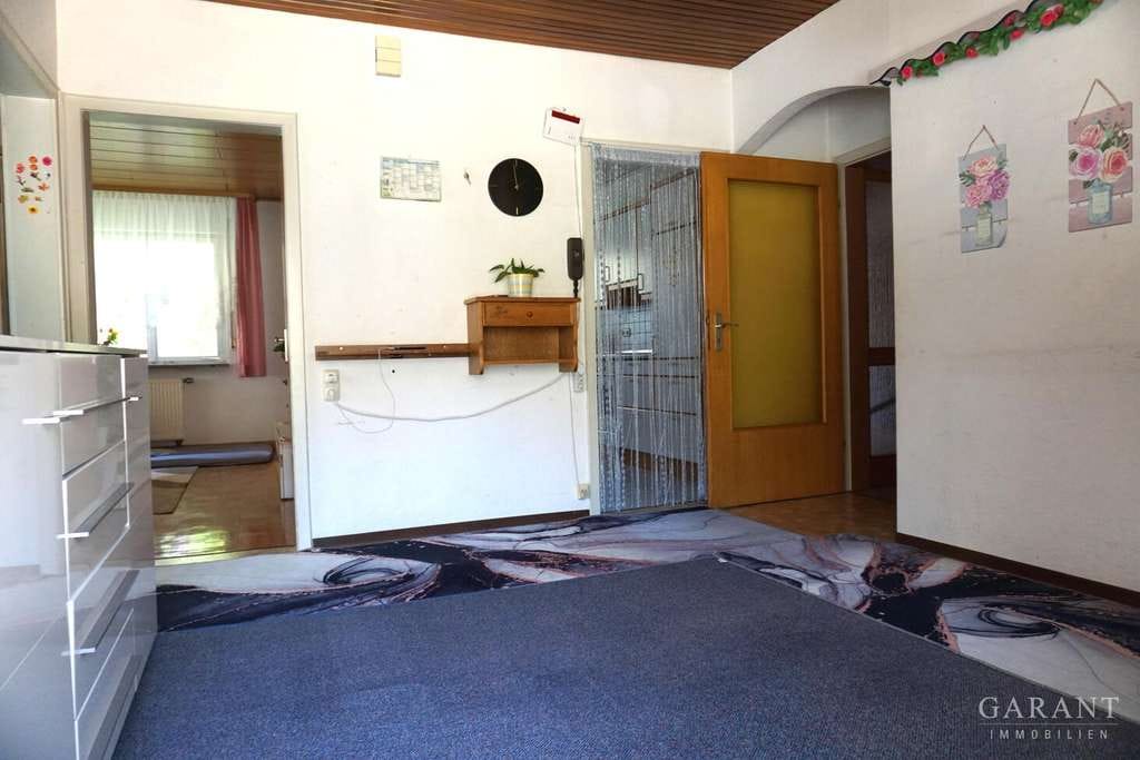 Immobilie in Wildberg - Teilrenoviertes Zweifamilienhaus mit Garten in Wildberg !  - Bild 2