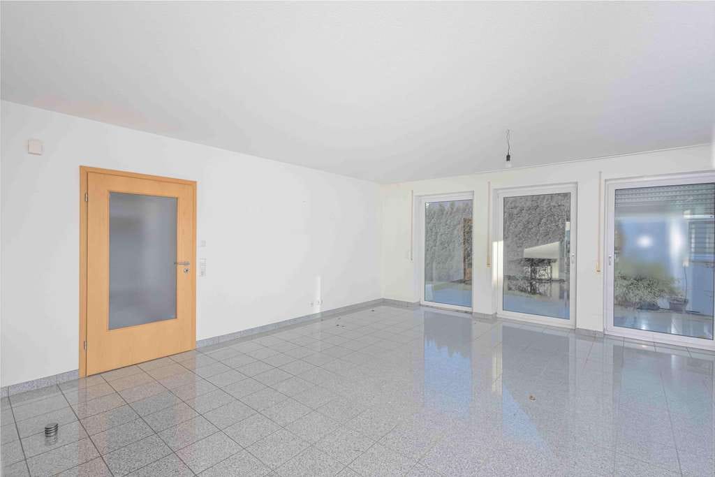 Immobilie in Kaisersbach - Einfamilienhaus mit Lagerhalle und Erweiterungsfläche - Bild 4