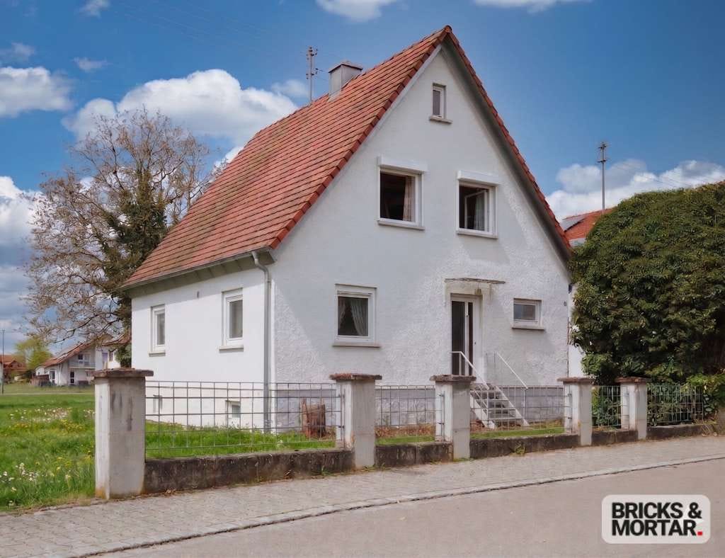 Immobilie in Illertissen - Gelegenheit in Jedesheim: Solides Einfamilienhaus zur direkten Übernahme – Jetzt Potenzial sichern! - Bild 1