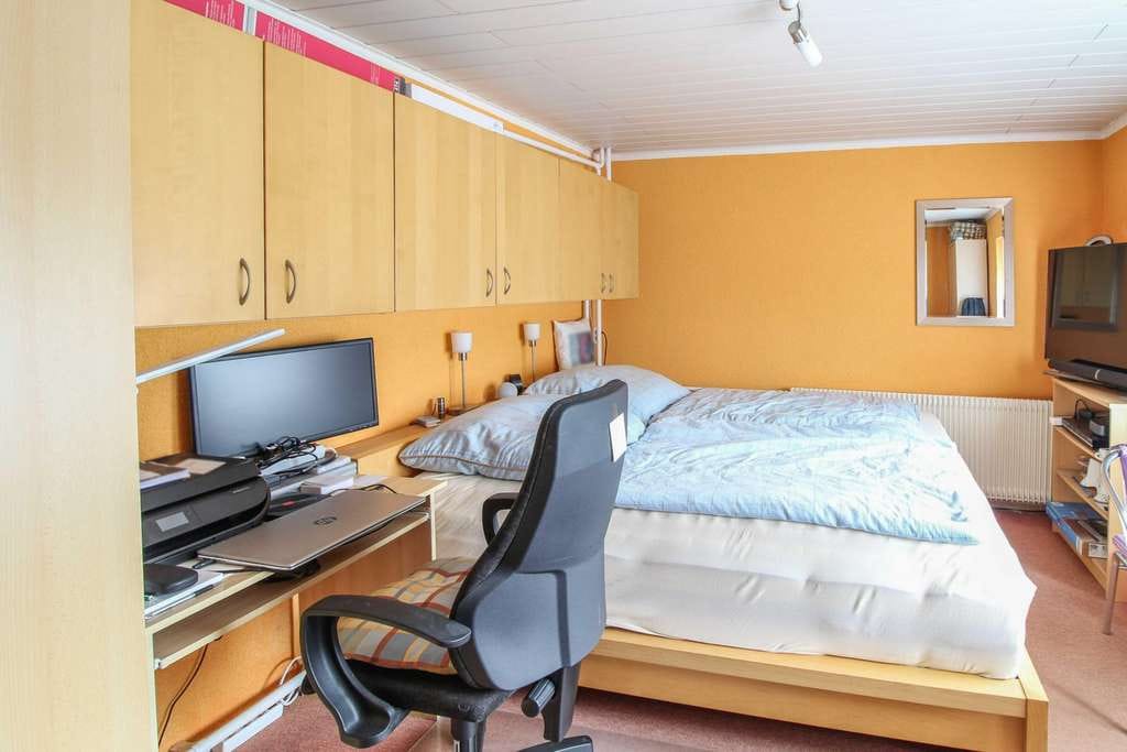 Immobilie in Wechselburg - 1 Haus + 2 Wohnungen + ruhige Lage + gepflegter Zustand - Bild 2