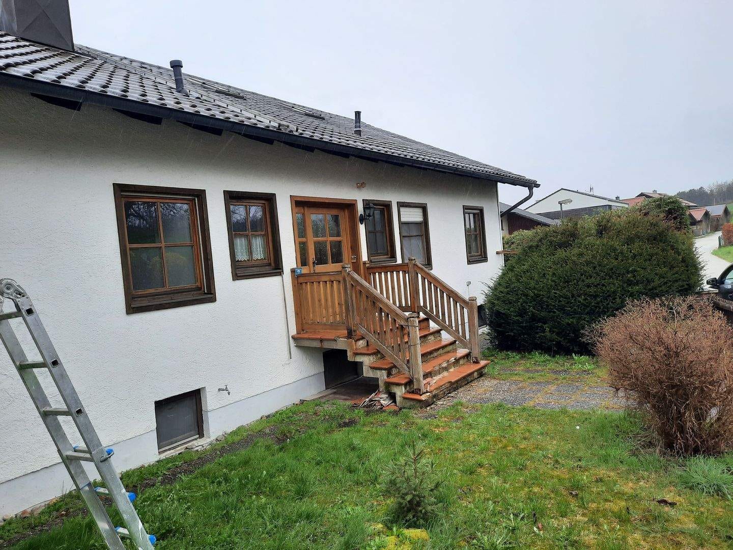 Immobilie in Rechtmehring - Solides 4-Familienhaus mit großem Grundstück und weiterer Bebauungsmöglichkeit - Bild 2