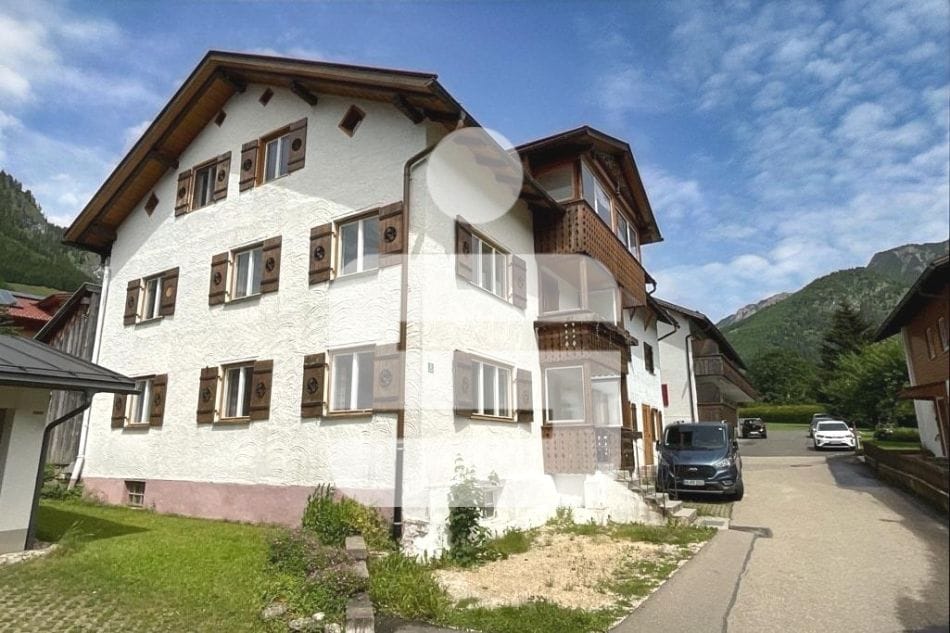 Immobilie in Bad Hindelang - Immobilie mit viel Platz in schöner Lage - sonnig, ruhig und zentral in Bad Hindelang - Bild 0