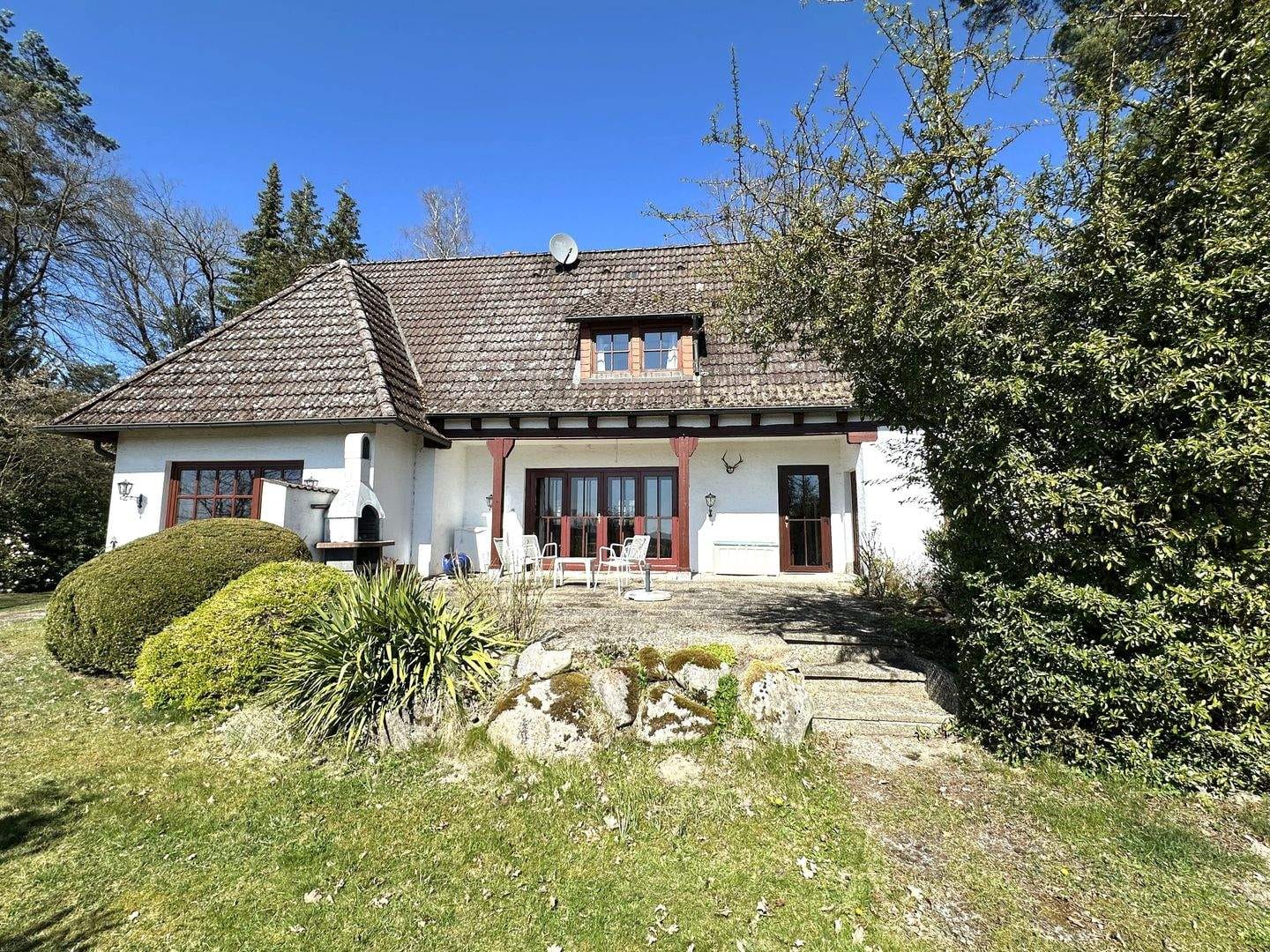 Immobilie in Bienenbüttel - Großzügiges Einfamilienhaus auf traumhaftem 3.000 m² Eigentumsgrundstück - Bild 0