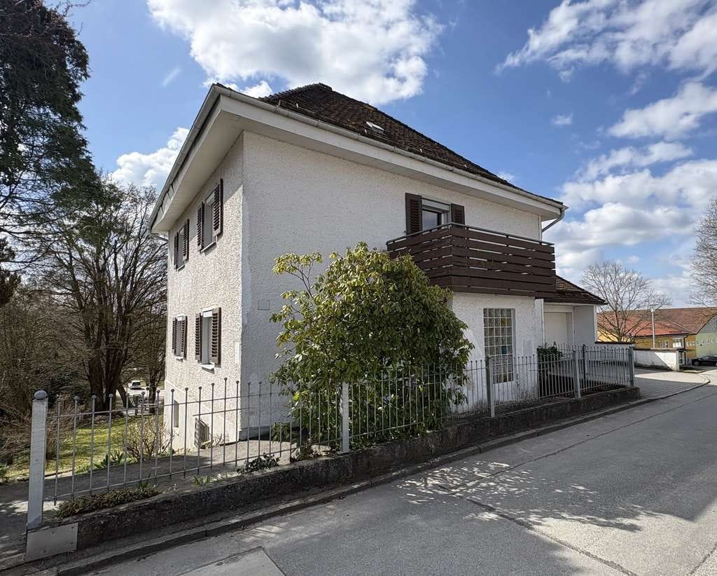 Immobilie in Tiefenbach - Charmantes Einfamilienhaus im Zentrum von Tiefenbach - zentral, großzügig und Potential für mehr! - Bild 3