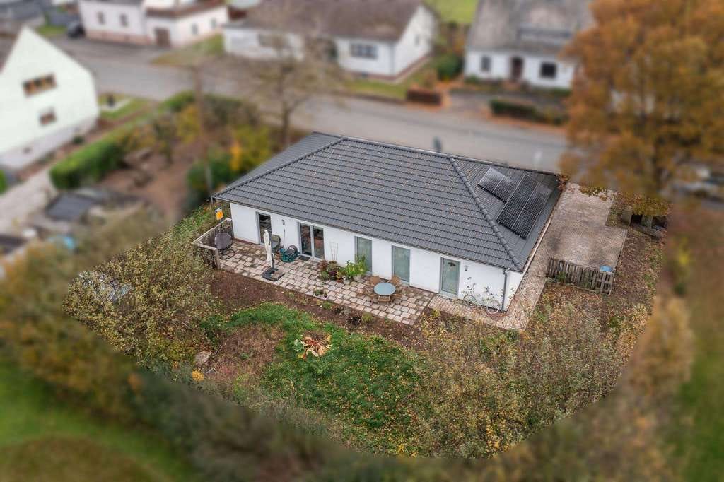 Immobilie in Beuren (Hochwald) - Nahezu neuwertiger Bungalow: Ebenerdiges Wohnen mit Stil und hoher Energieeffizienz - Bild 4