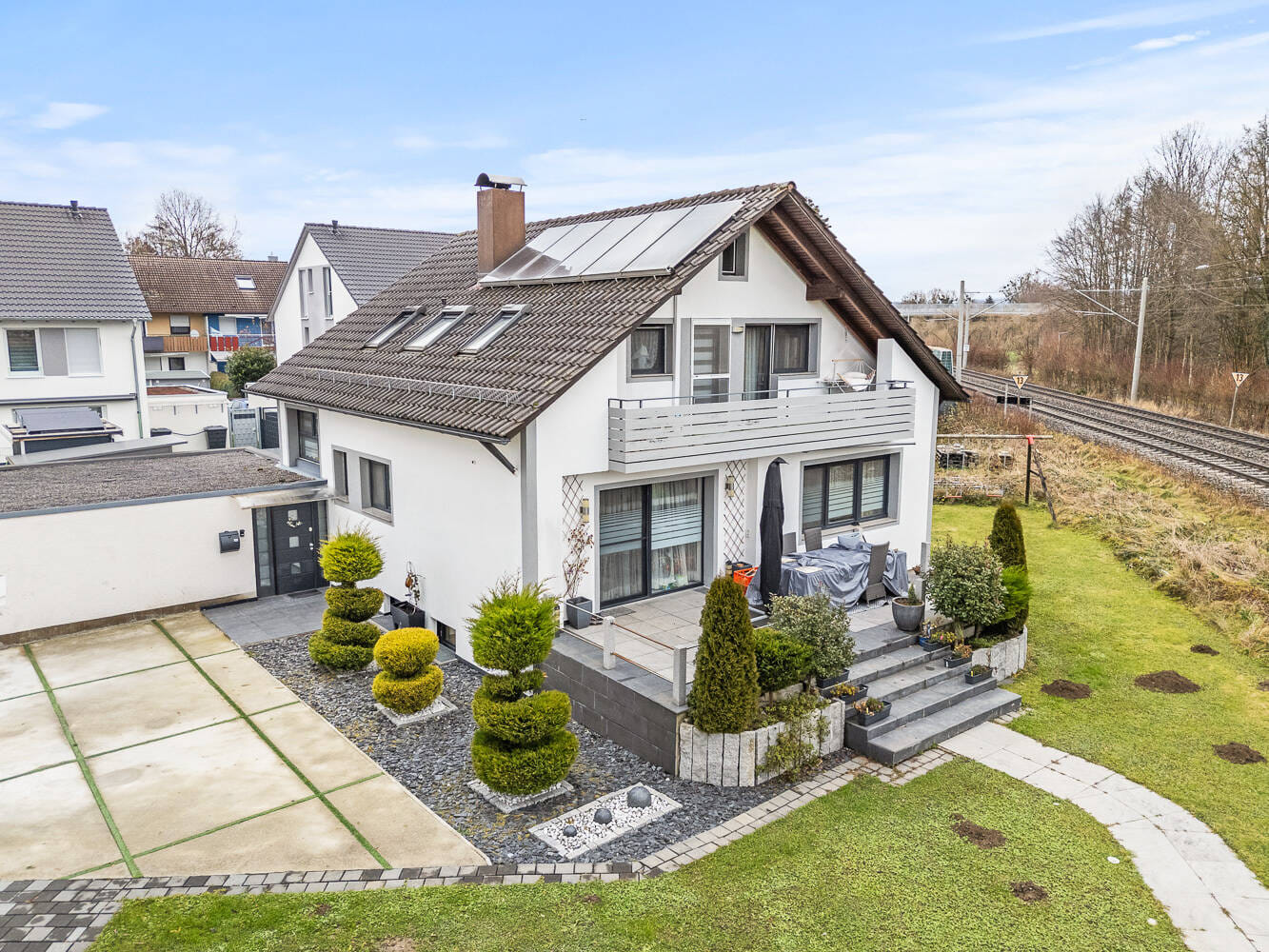 Immobilie in Meckenbeuren - Exklusives Einfamilienhaus – Hochwertig saniert mit Großzügiger Terrasse und Garten - Bild 0