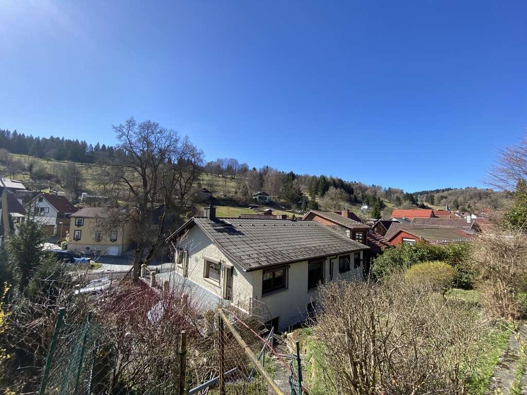 Immobilie in Schleusingen - Großzügiges Wohnen in ruhiger Lage von Altendambach - Bild 2