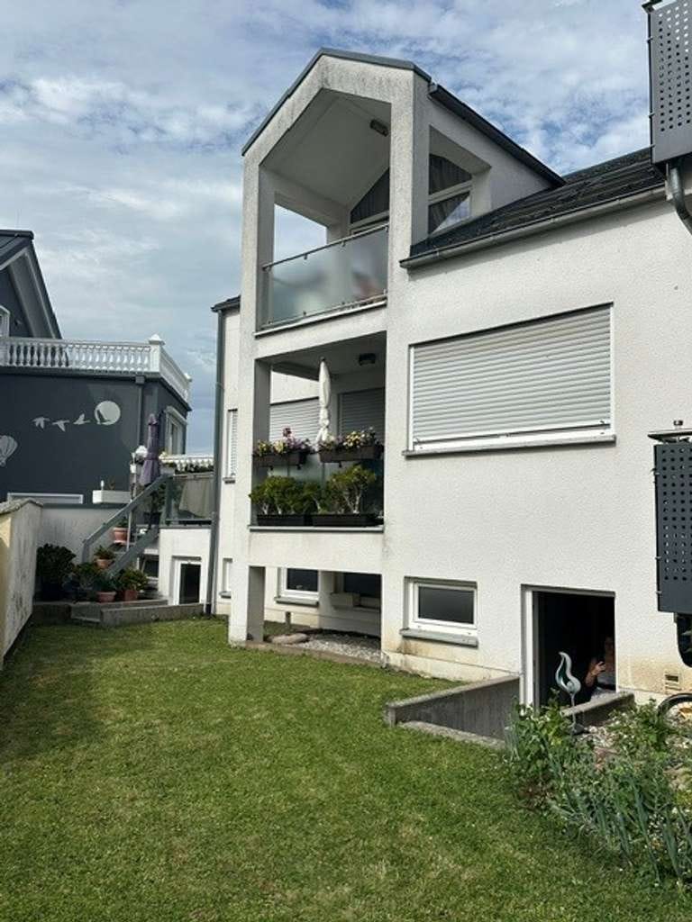 Immobilie in Niederdorfelden - Direkt vom Eigentümer - modernes Zweifamilienhaus mit Wíntergarten und 3 Tiefgaragen  - Bild 1