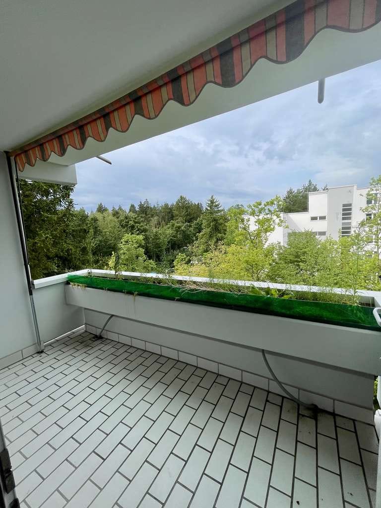 Immobilie in Ottobrunn - Günstig zum Selbstrenovieren unter 5.000.-/ qm, mit sonniger Loggia und schönem Ausblick - Bild 0