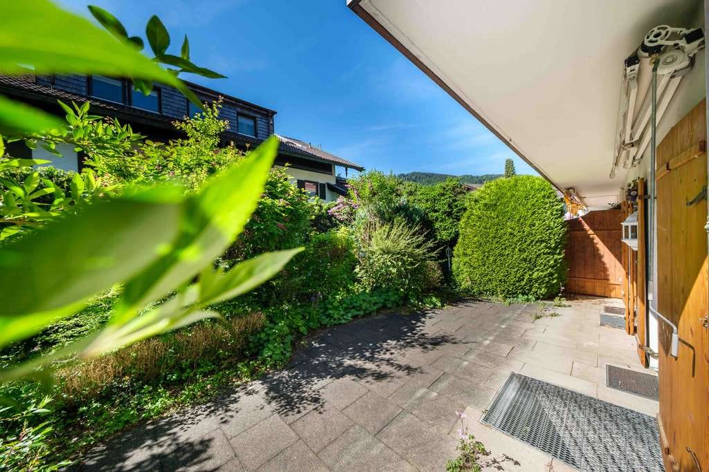 Immobilie in Bad Wiessee - CHARMANTE 2-ZIMMER-ETW MIT GROSSZÜGIGER TERRASSE, BAD WIESSEE - Bild 2