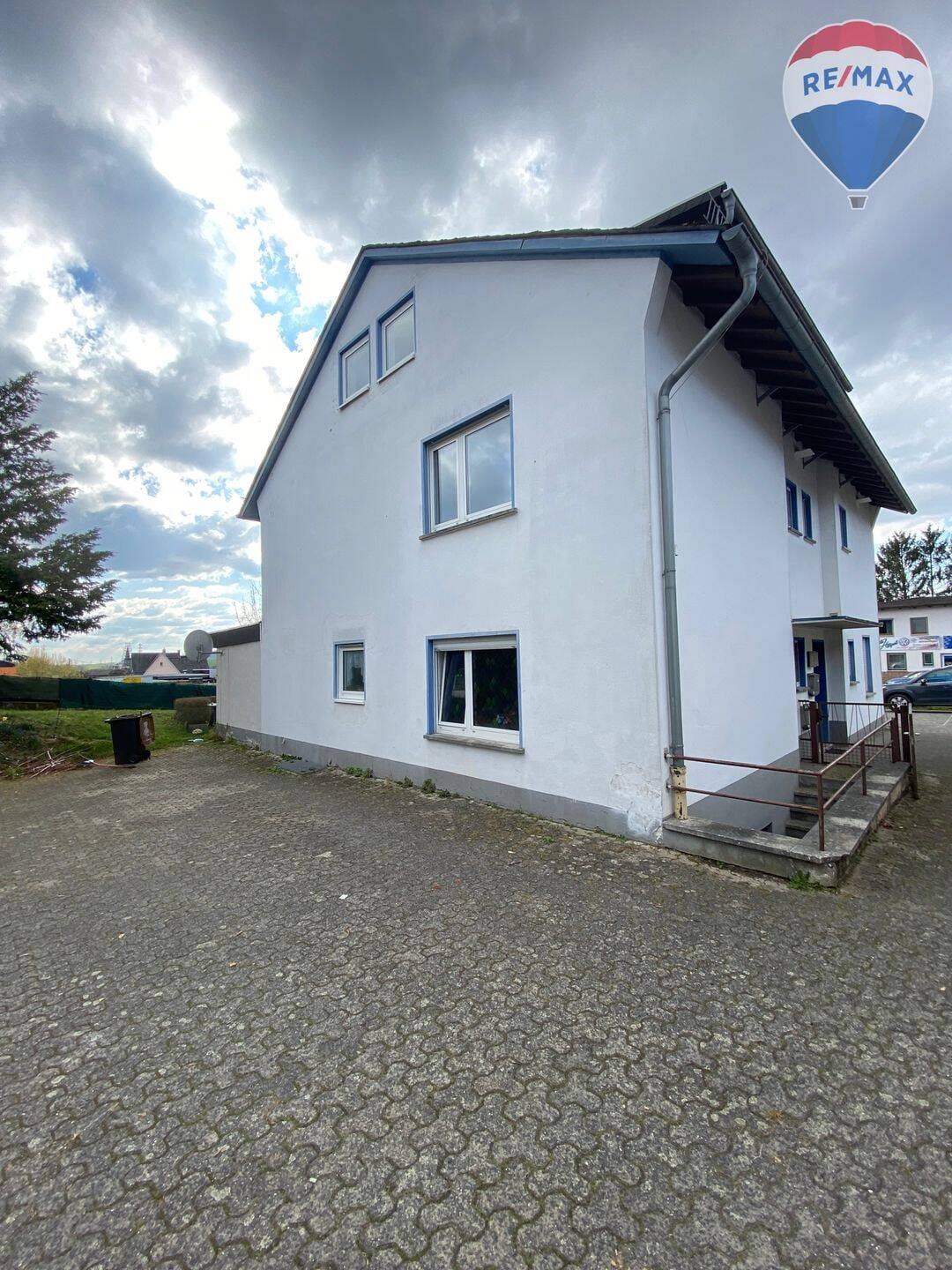 Immobilie in Holzappel - Mehrfamilienhaus mit Ladengeschäft und Halle - Bild 1
