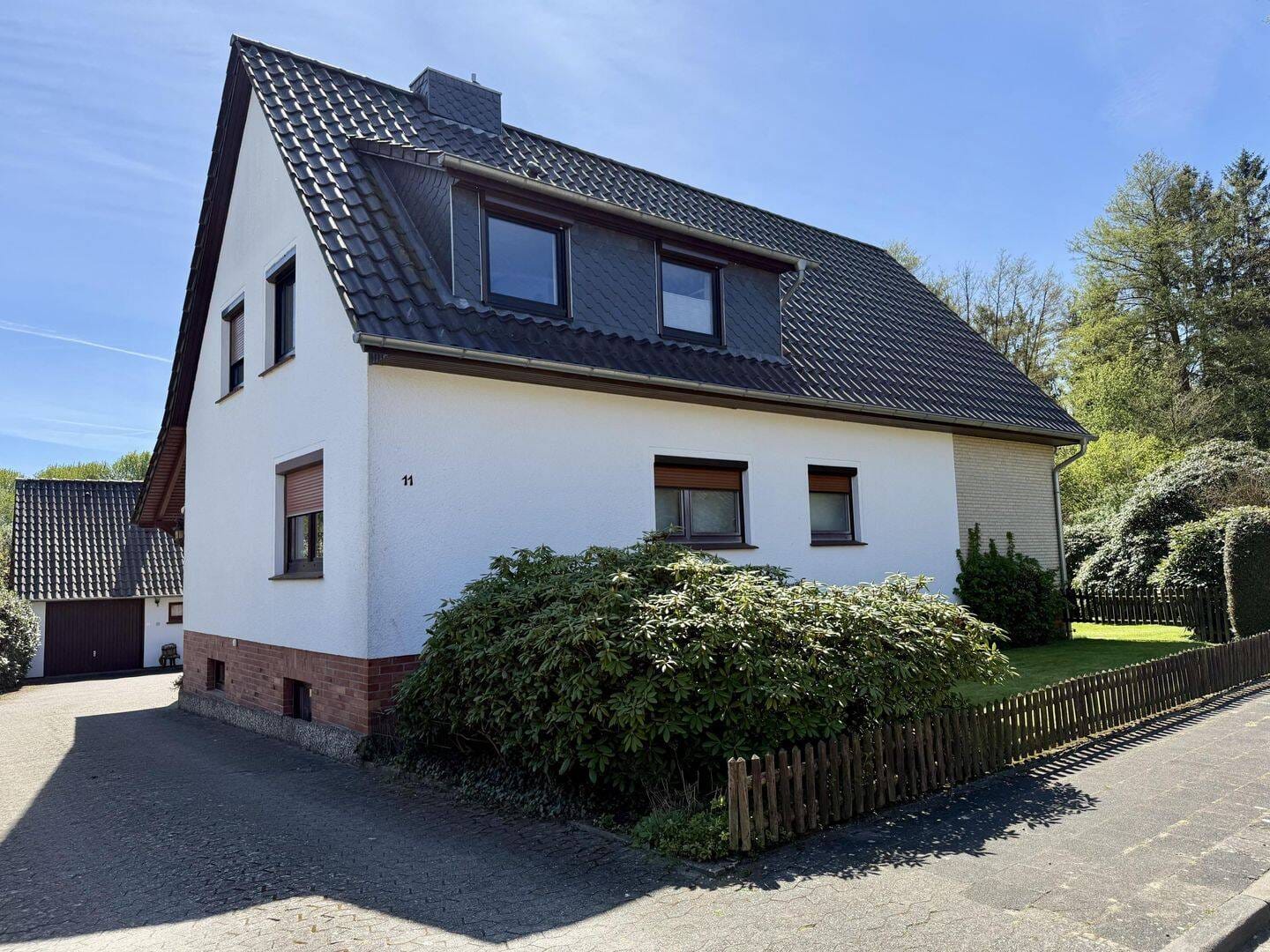 Immobilie in Bad Fallingbostel - Sehr gepflegtes Zweifamilienhaus mit 2 Garagen auf außergewöhnlich schönem und großen Grundstück in Randlage von Dorfmark - Bild 4