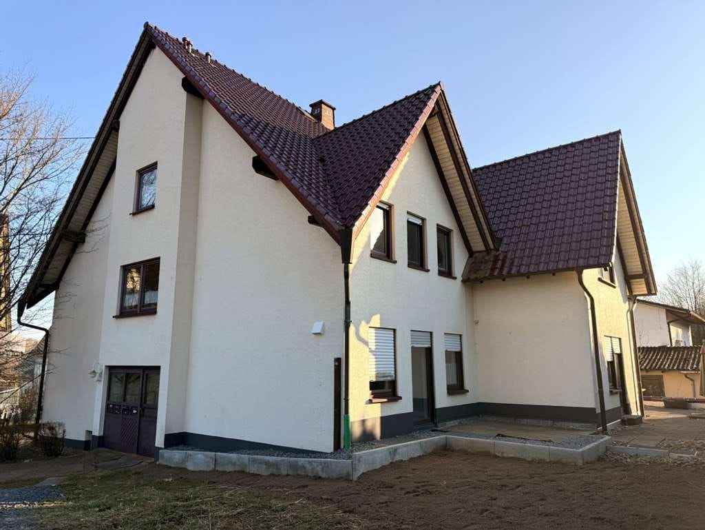 Immobilie in Bad Marienberg (Westerwald) - Solides Mehrfamilienhaus mit 5 Wohnungen und 5 Garagen! Stadt Bad Marienberg! - Bild 1